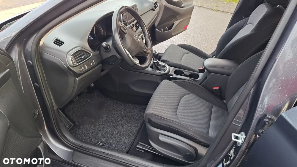 Hyundai i30 1.4 Classic + - 26