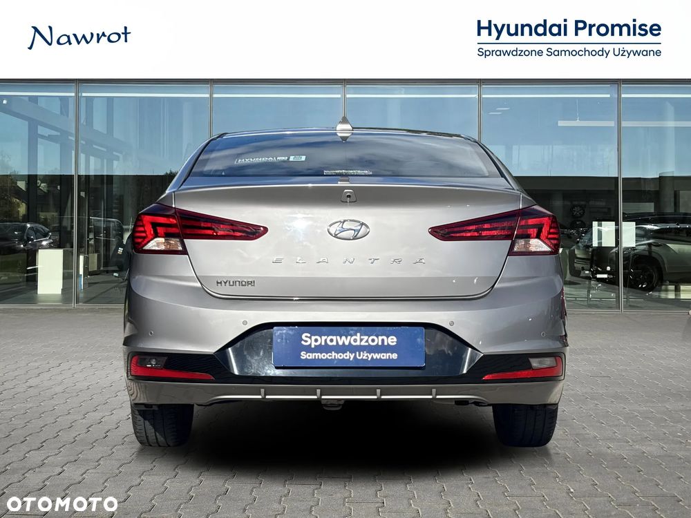 Hyundai Elantra 1.6 Comfort - 4