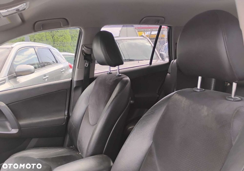 Toyota RAV4 - 10