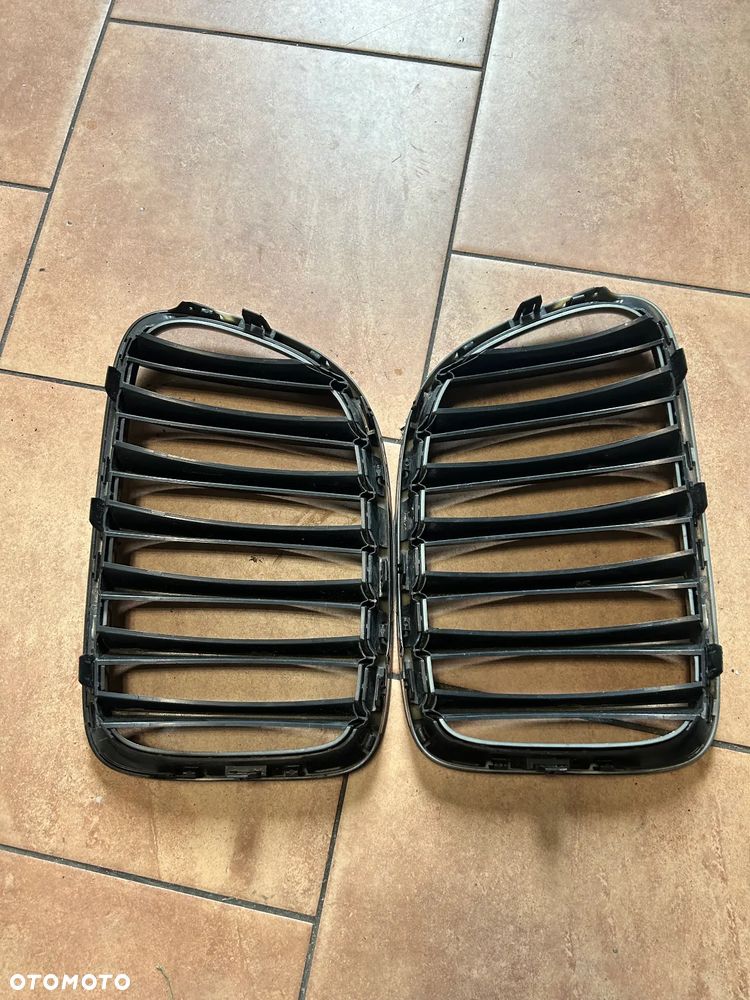 ATRAPA GRILL NERKA BMW E84 LEWY PRAWY 2993307 2993308 - 2