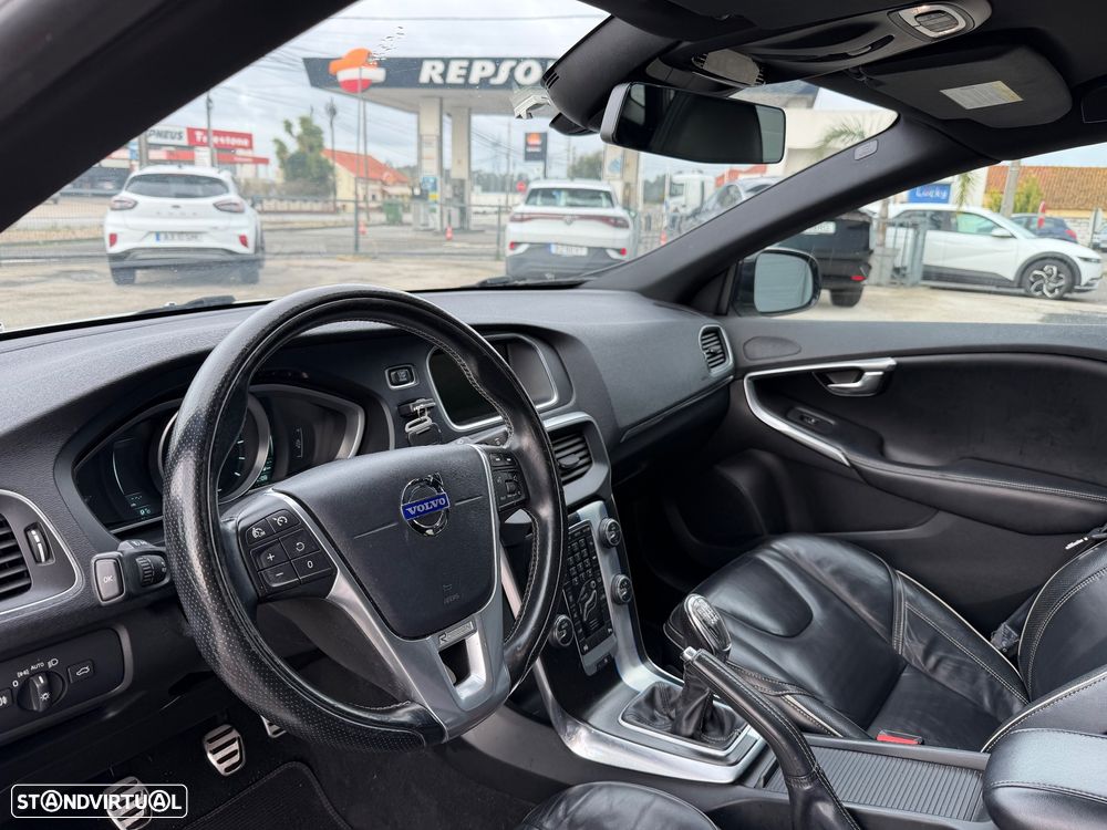 Volvo V40 D2 R Design - 9
