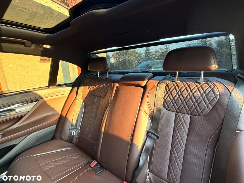 BMW Seria 7 740Li - 29