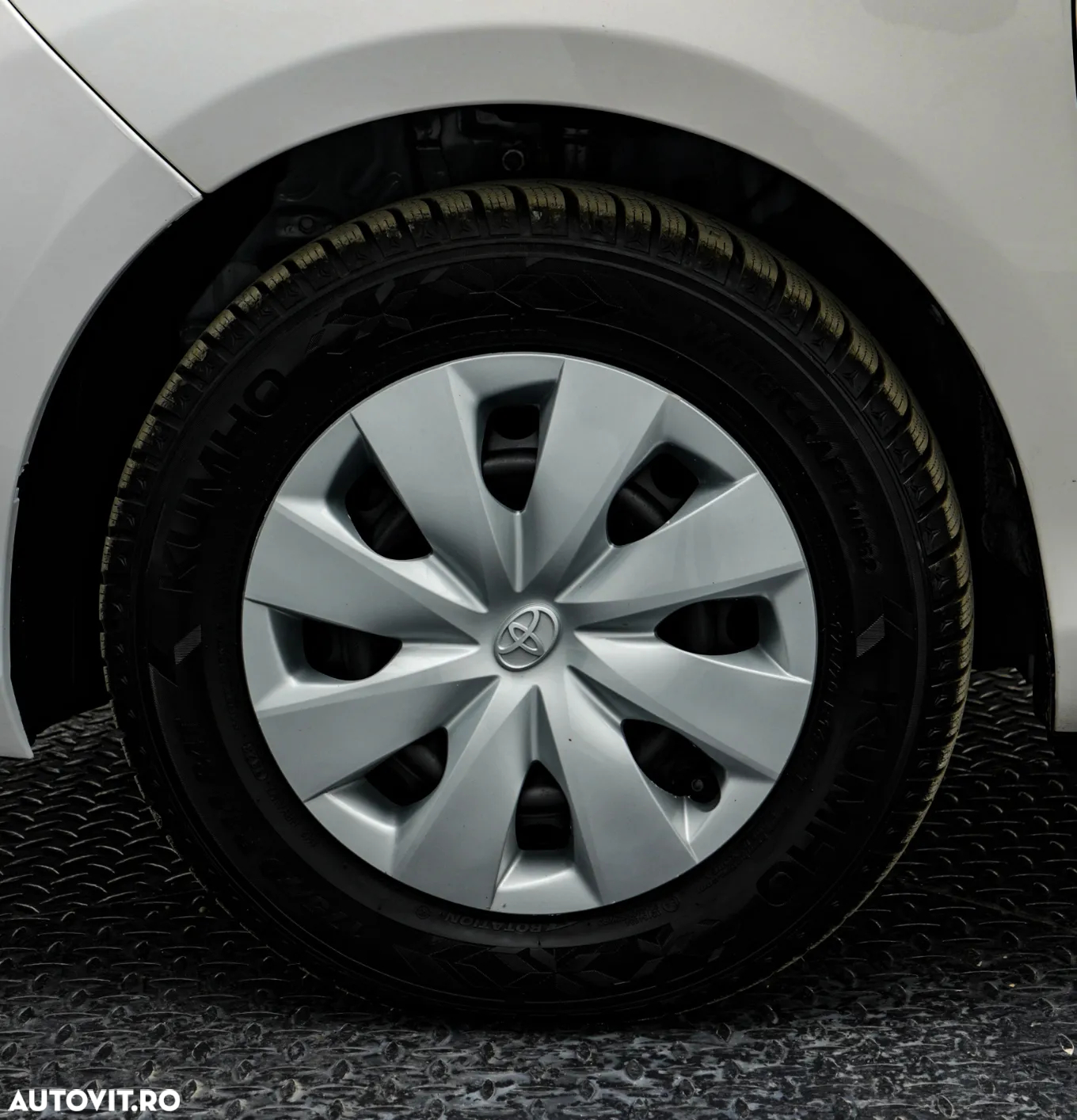 Toyota Yaris 1.0 L Eco - 28