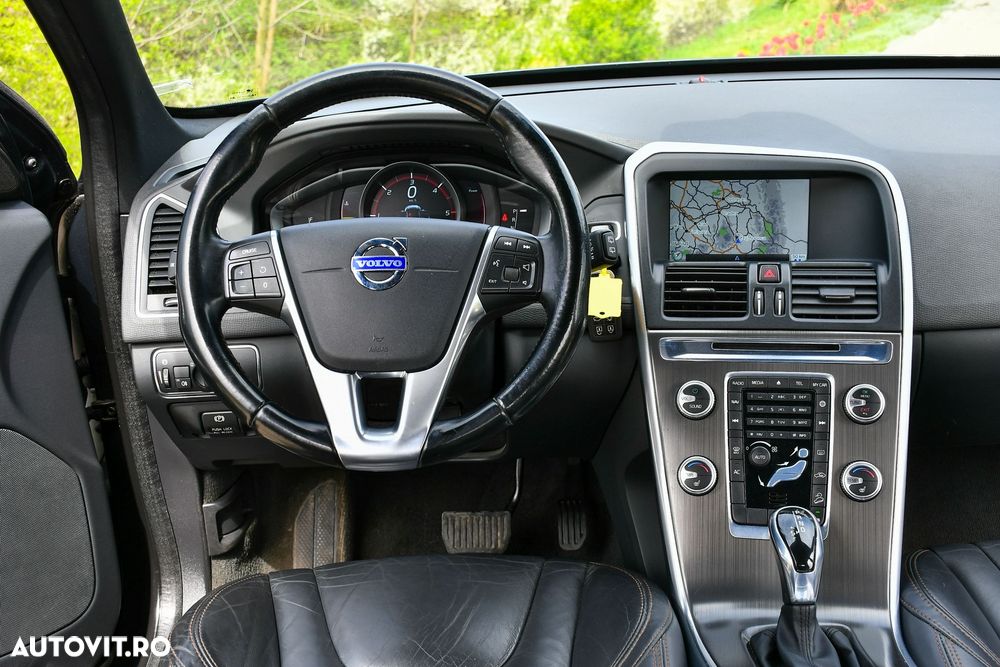 Volvo XC 60 D5 AWD Geartronic Momentum - 6