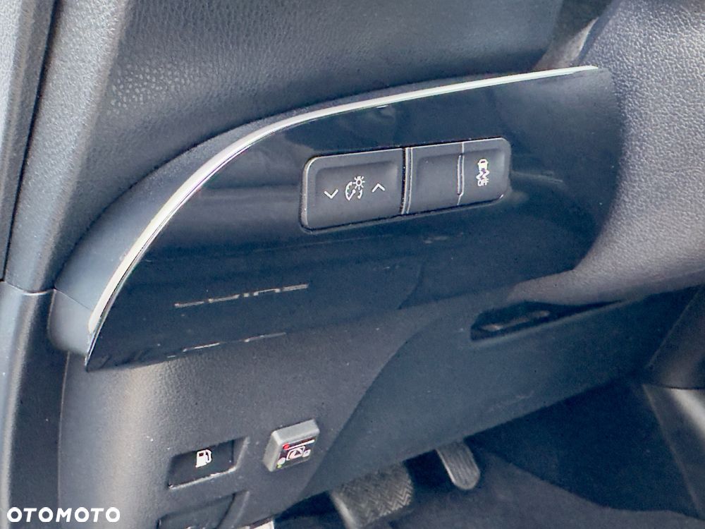 Toyota Prius 1.8 HSD Sol - 14