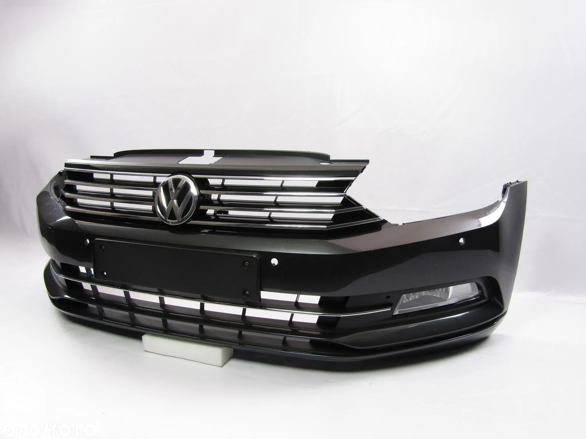 Zderzak przedni VW Passat B8 14 - 19 Pdc-4  Lakier nieznany - 1