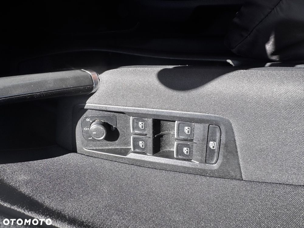 Volkswagen Touran 1.4 TSI BMT Comfortline DSG - 23