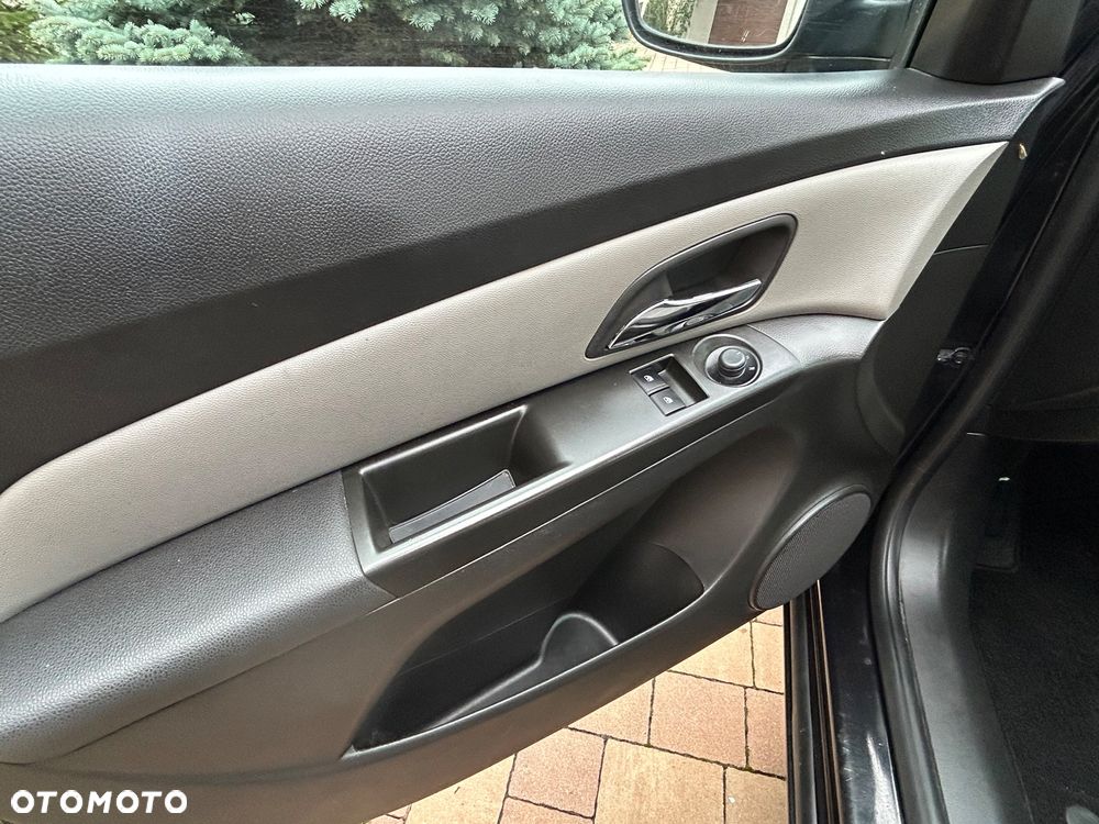 Chevrolet Cruze 1.6 LS+ - 21