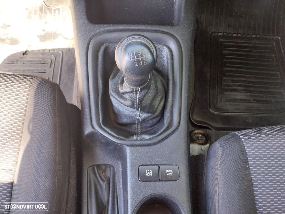 Toyota Hilux 2.4 D-4D 4WD CD CM - 13