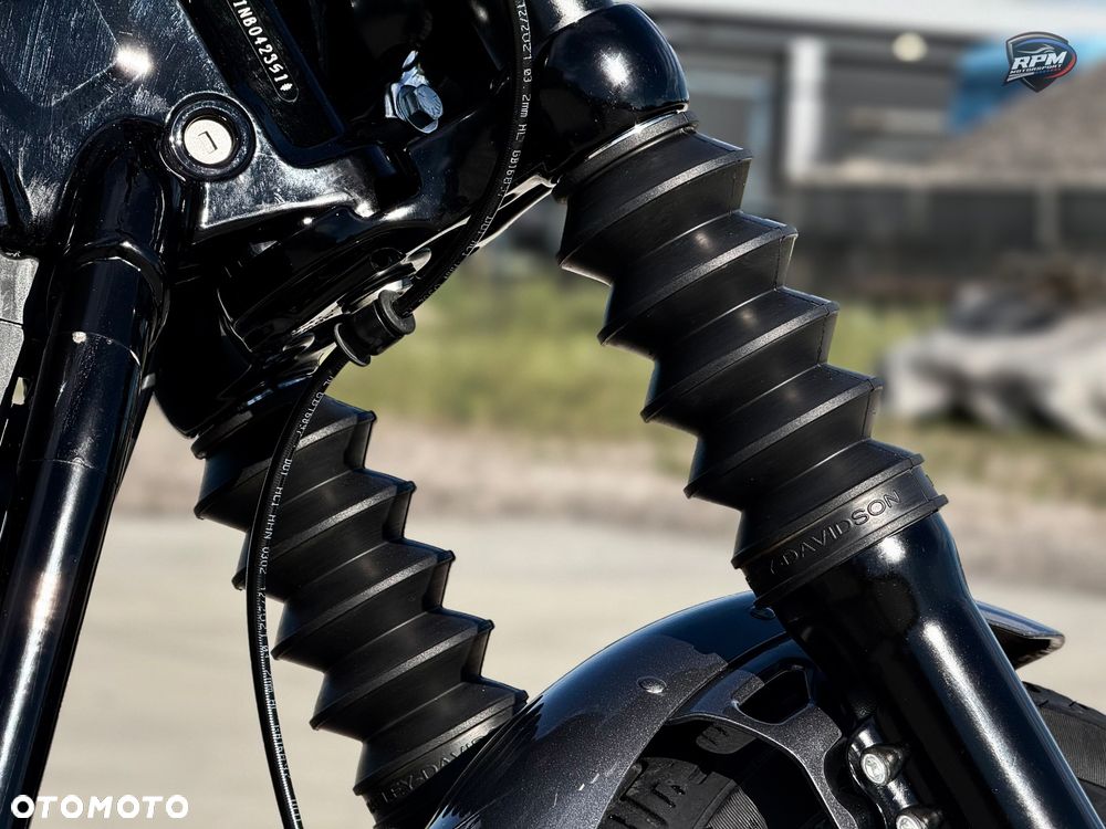 Harley-Davidson Softail Street Bob - 30