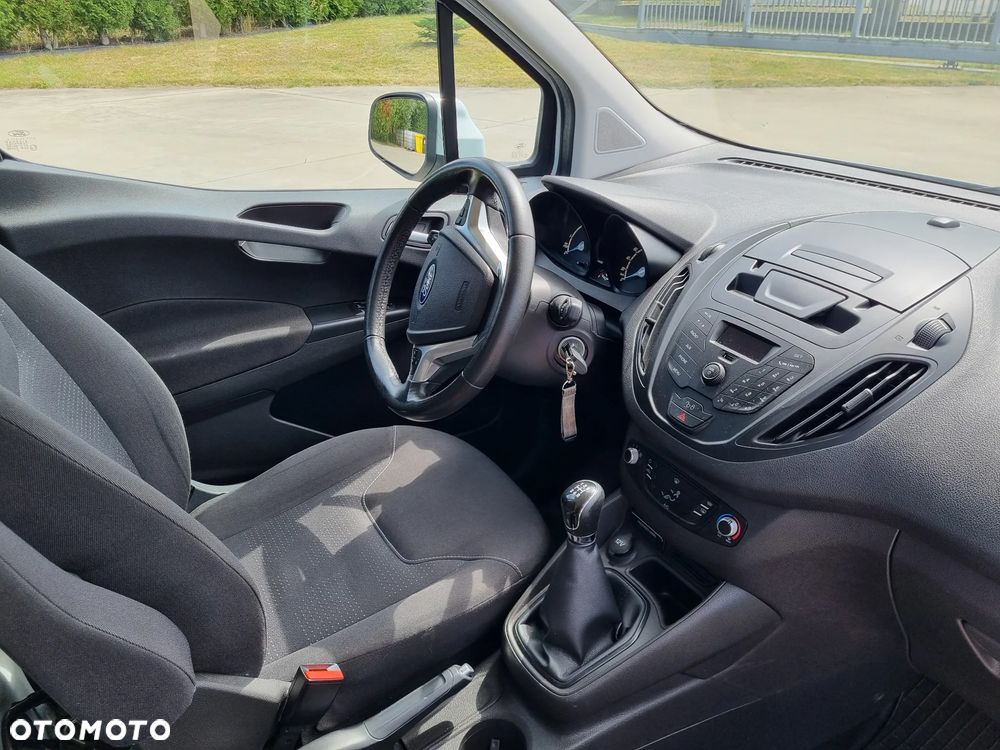 Ford Transit Courier - 12