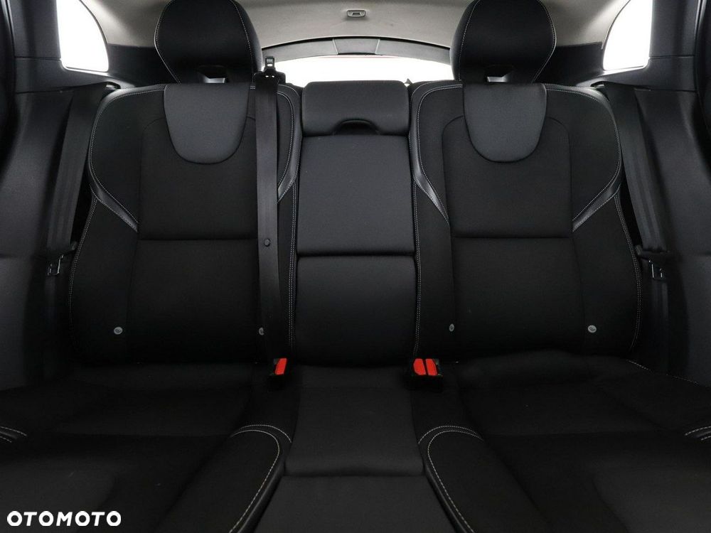 Volvo V40 T2 Momentum - 19