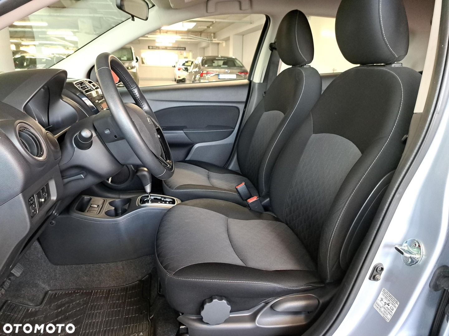 Mitsubishi Space Star 1.2 AS&G Invite CVT - 10
