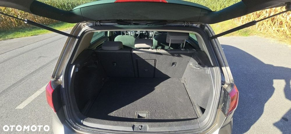 Volkswagen Golf - 24