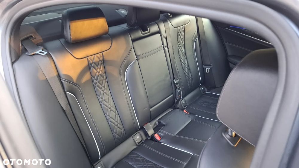BMW Seria 5 M550i xDrive - 34