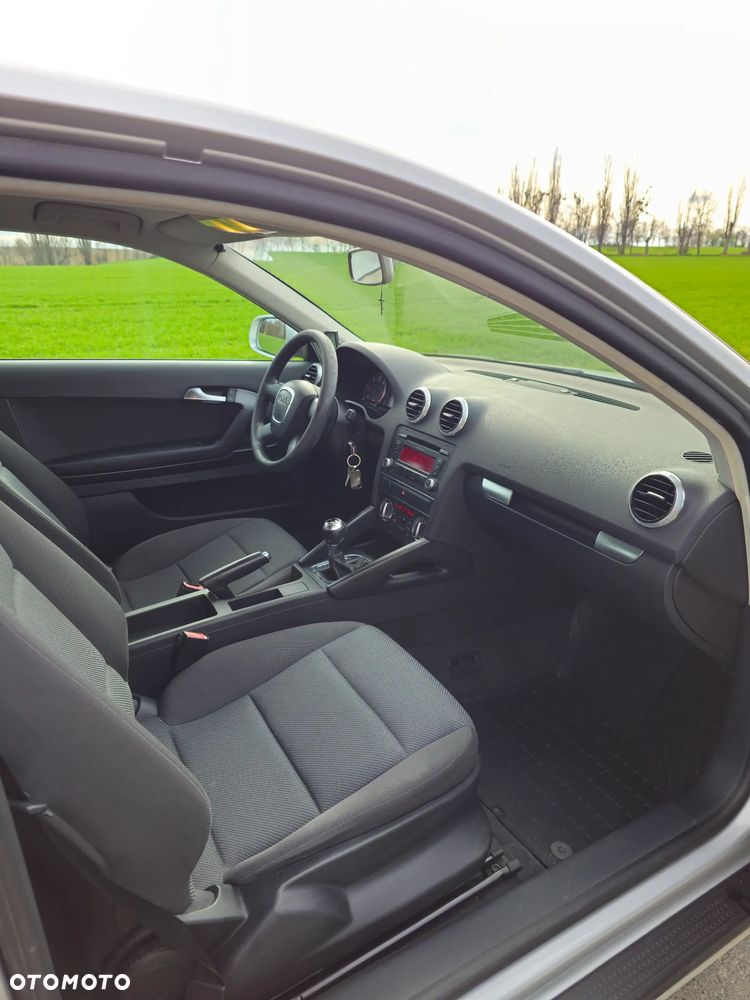 Audi A3 3-drzwiowe 1.6 TDI DPF Ambiente S tronic - 8
