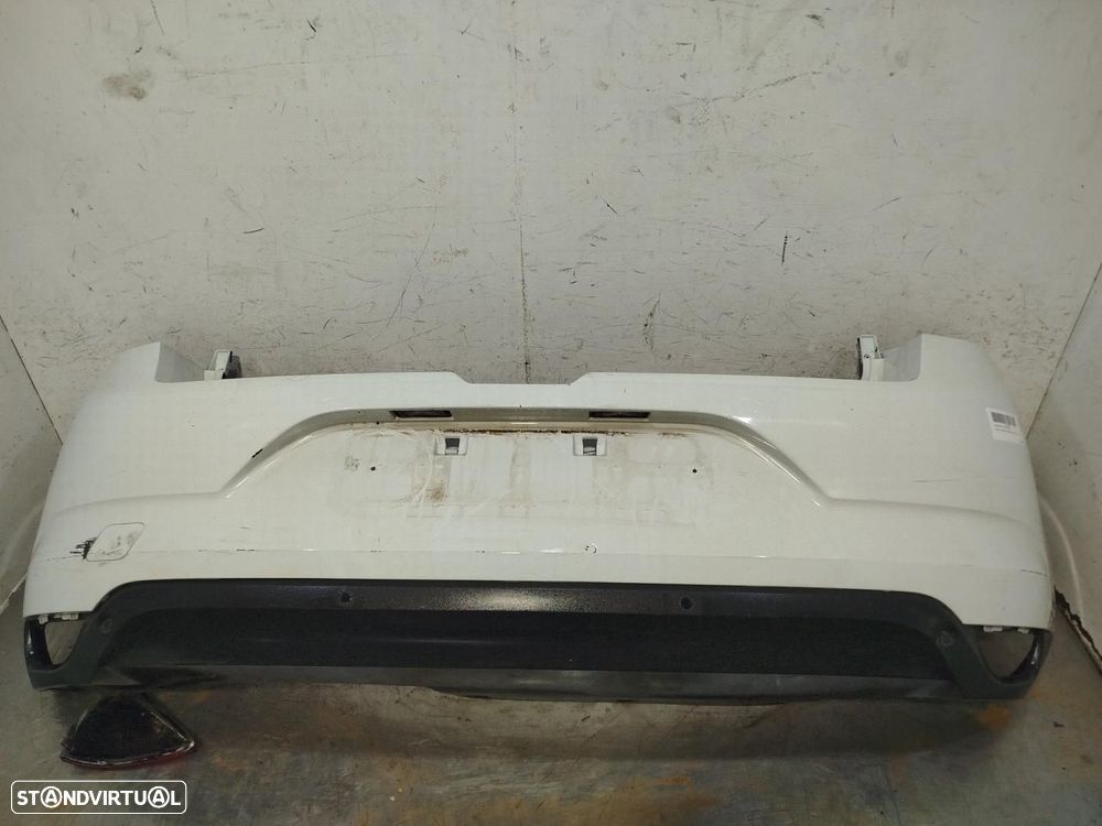 PARA-CHOQUES TRASEIRO RENAULT MEGANE - 1