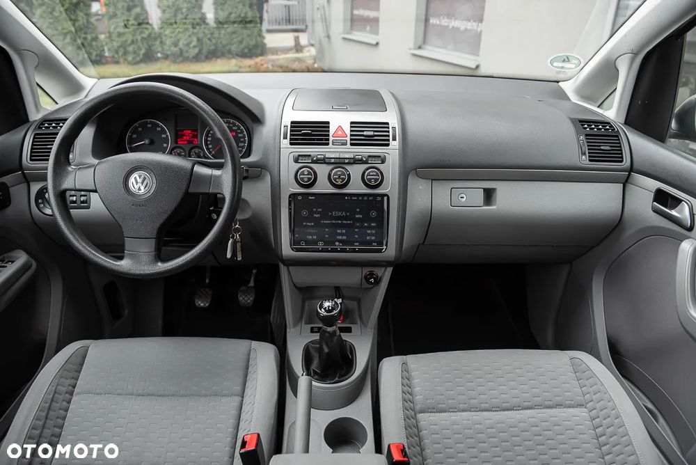 Volkswagen Touran - 24