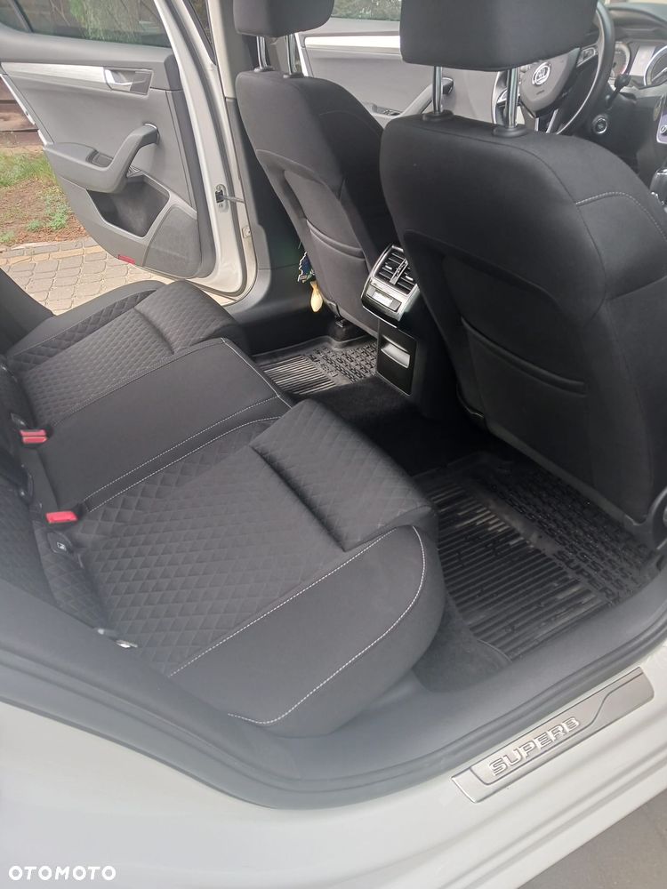 Skoda Superb 2.0 TDI Sportline DSG - 23