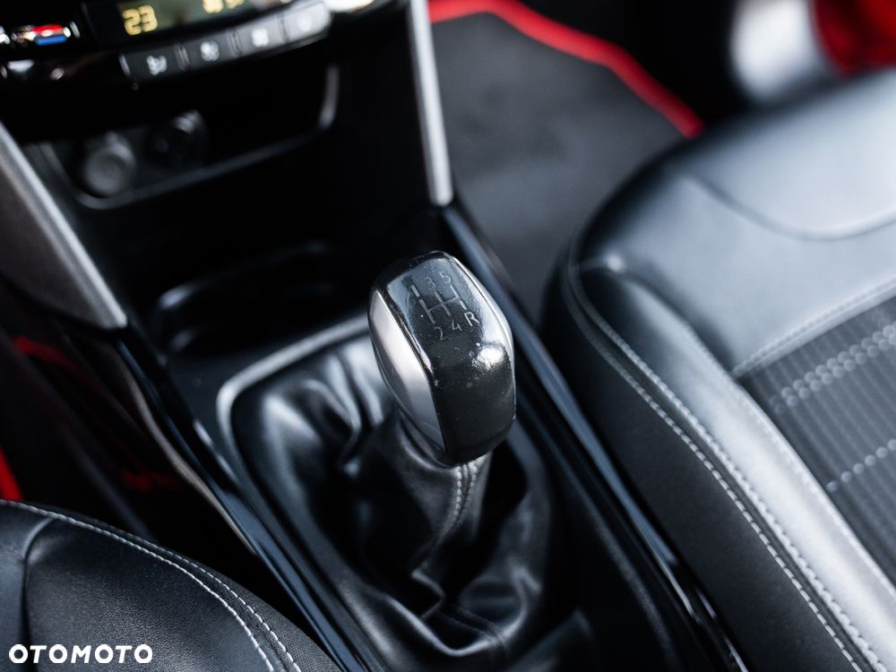 Peugeot 2008 1.6 BlueHDi Allure S&S - 29