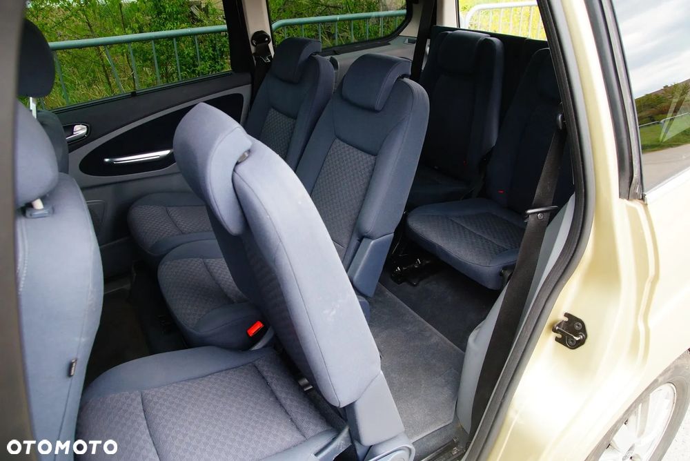 Ford Galaxy 2.0 Ghia - 17