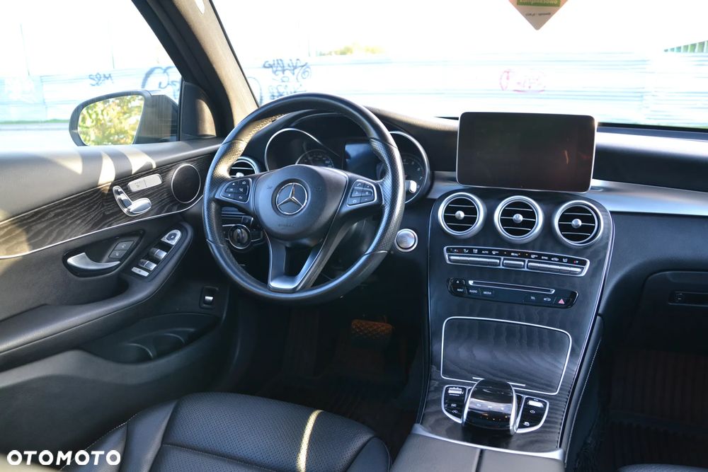 Mercedes-Benz GLC 300 4Matic 9G-TRONIC AMG Line - 21