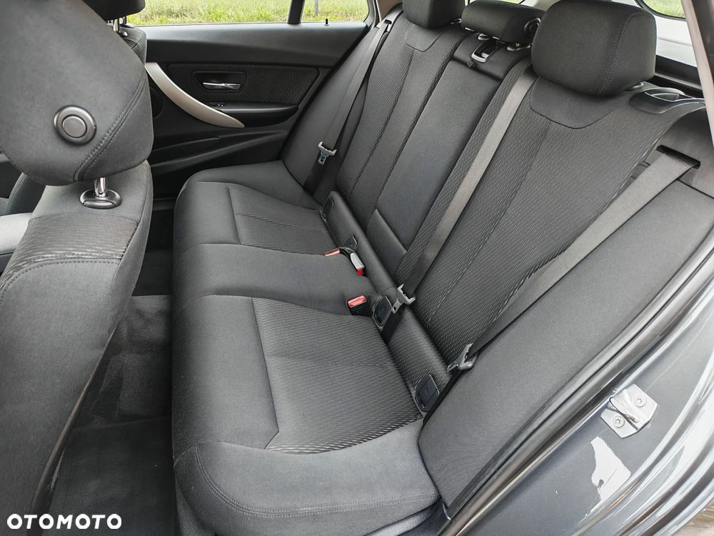 BMW Seria 3 320d - 27