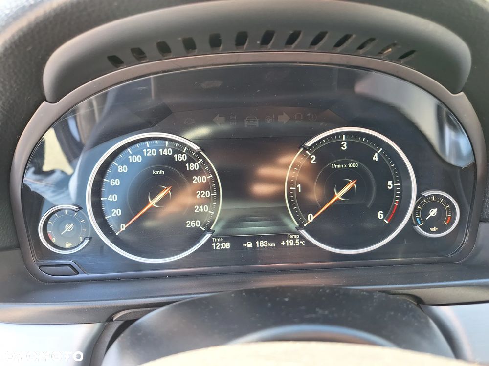 BMW Seria 5 525d - 12