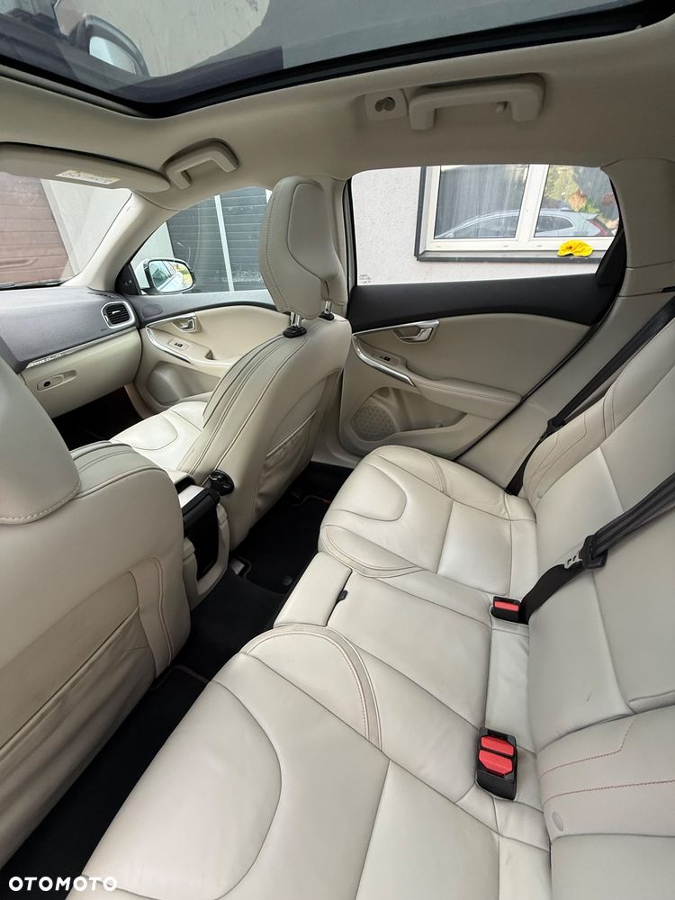 Volvo V40 Cross Country T4 Drive-E Ocean Race - 3