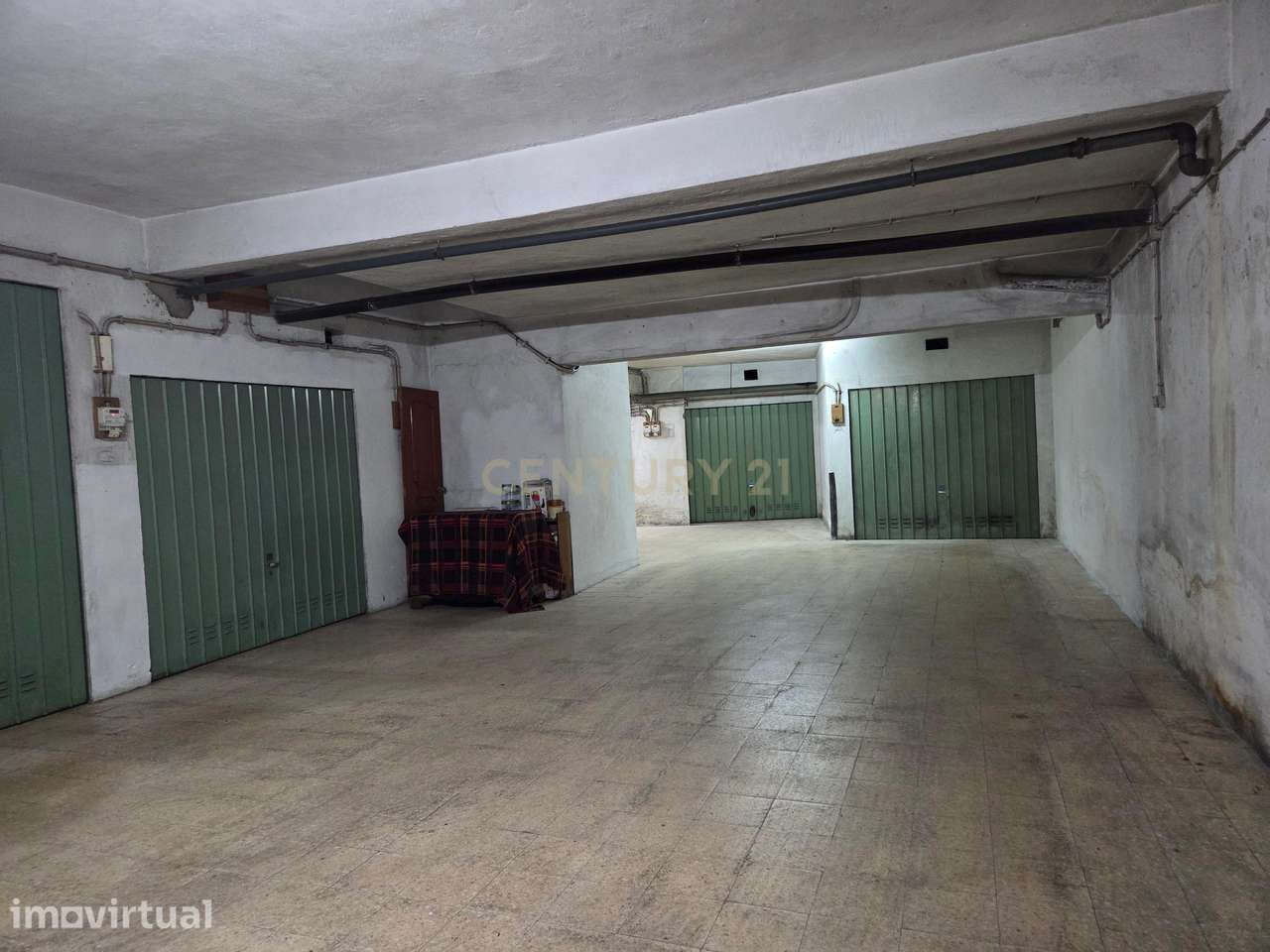 Garagem Box com 30 m² | Espaço para 2 Viaturas e Arrumação | Almada - Grande imagem: 4/7