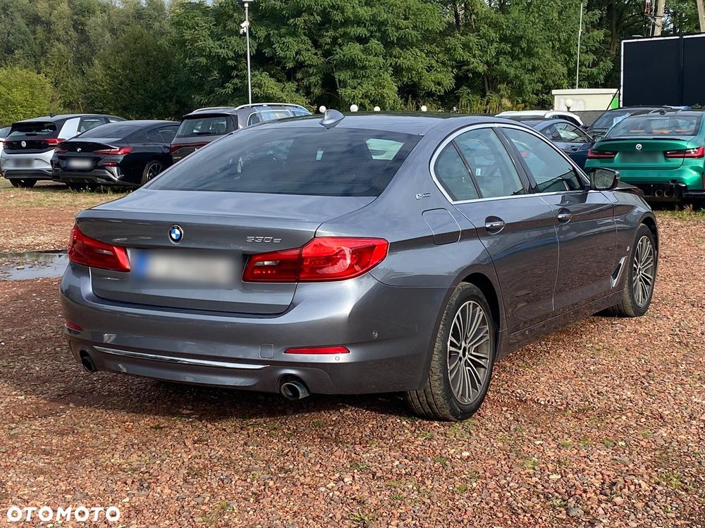 BMW Seria 5 530e iPerformance - 1