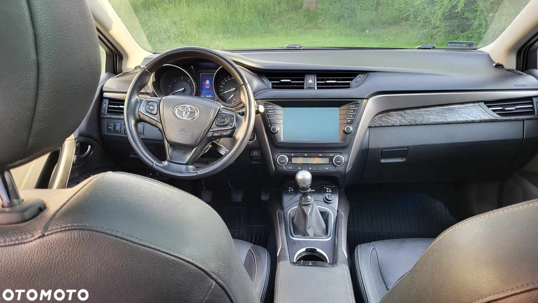 Toyota Avensis 2.0 D-4D Premium - 25