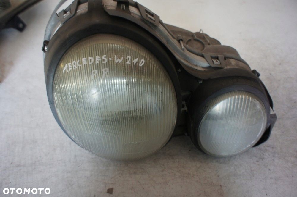 MERCEDES W210 LAMPA PRAWY PRZÓD - 1