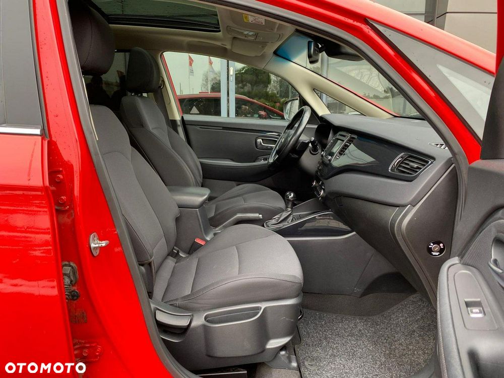 Kia Carens - 16