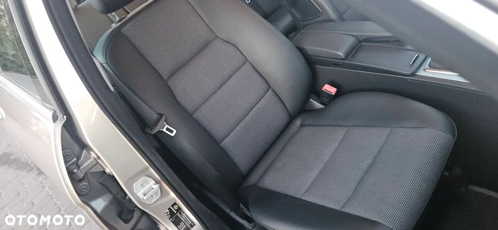 Mercedes-Benz Klasa C ver-180-blueefficiency-7g--tronic-avantgarde - 27