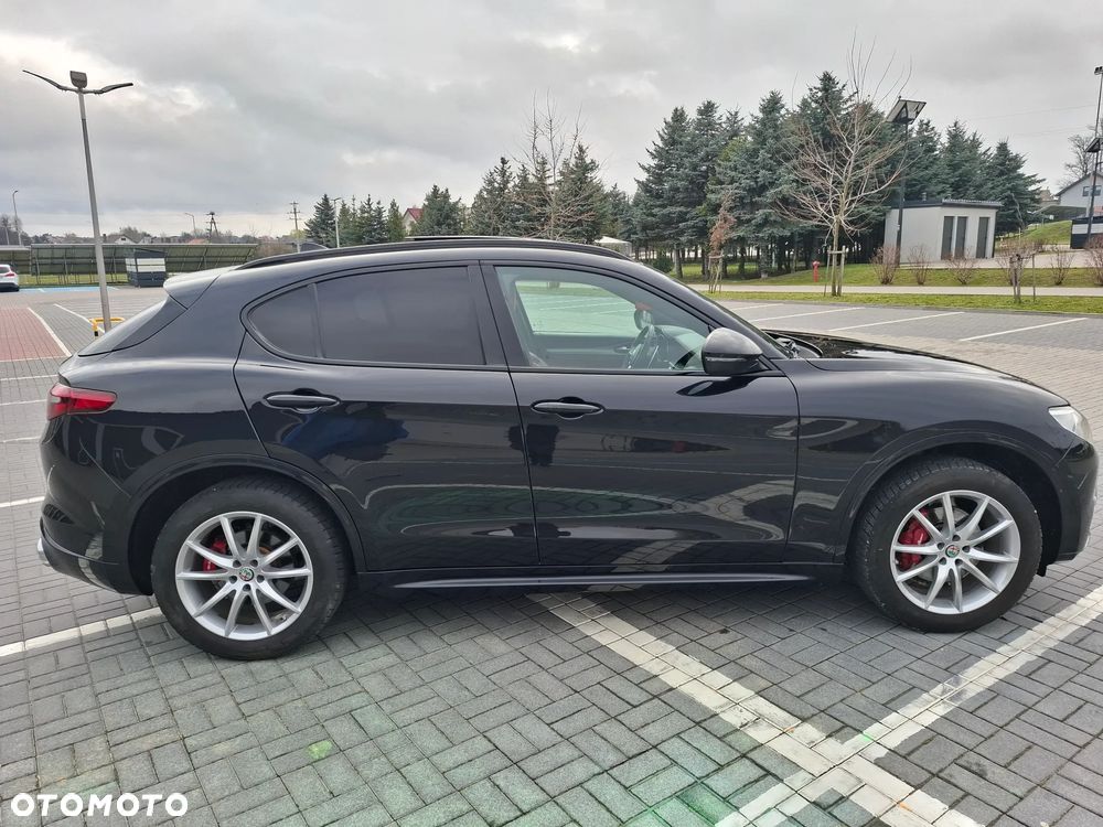 Alfa Romeo Stelvio - 8