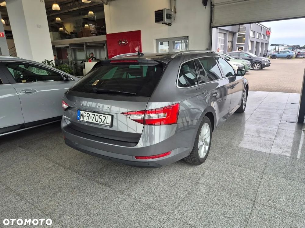 Skoda Superb 2.0 TDI SCR Ambition DSG - 9