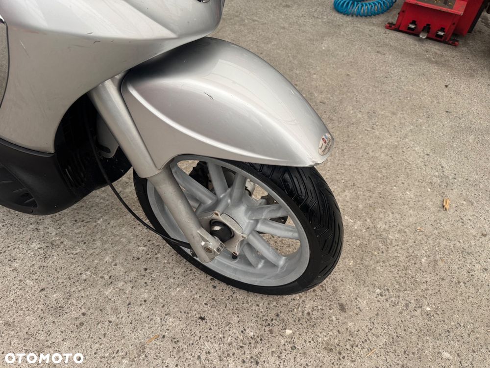 Piaggio Beverly - 17