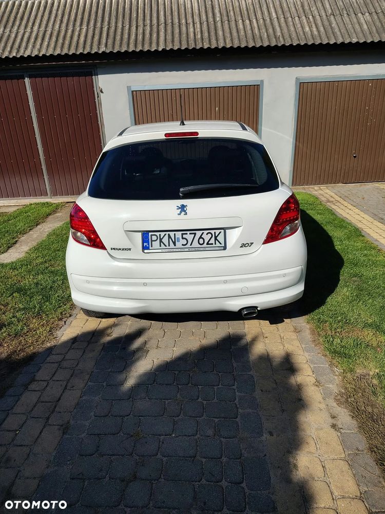 Peugeot 207 2011 photo 4