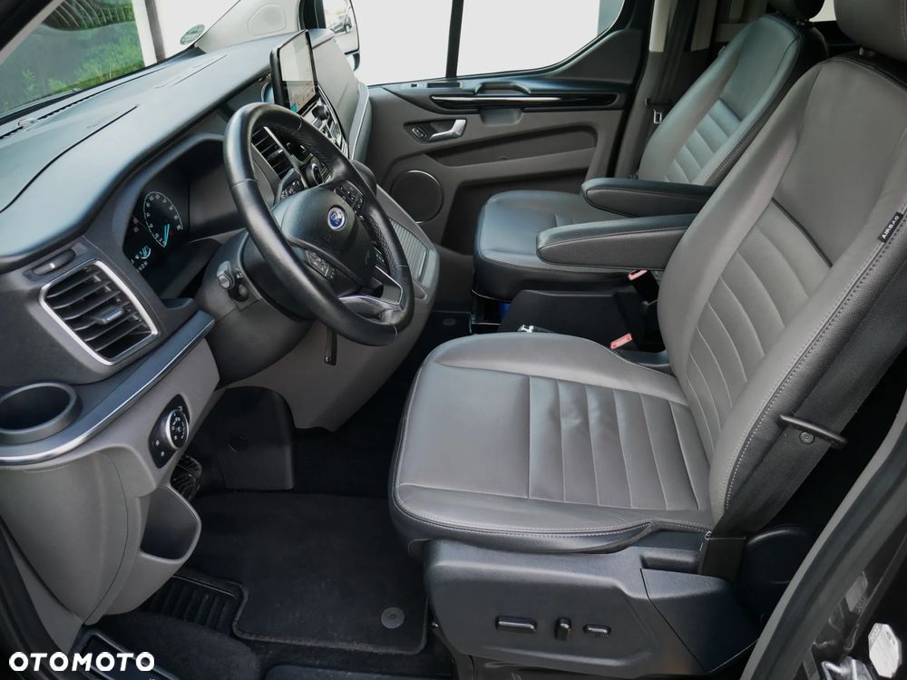 Ford Tourneo Custom 320 L2H1 VA Autm Titanium - 21