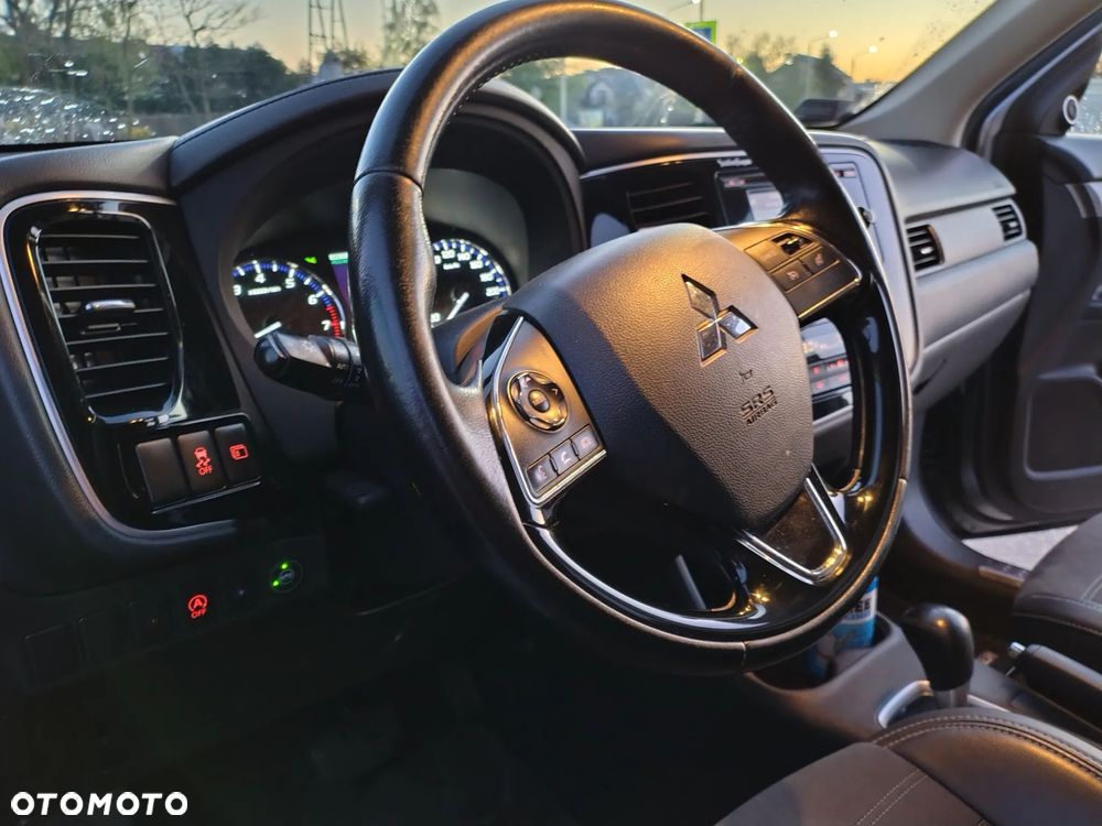 Mitsubishi Outlander - 14