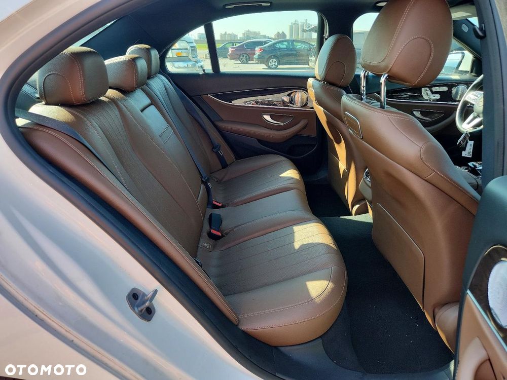 Mercedes-Benz Klasa E 300 9G-TRONIC Exclusive - 9