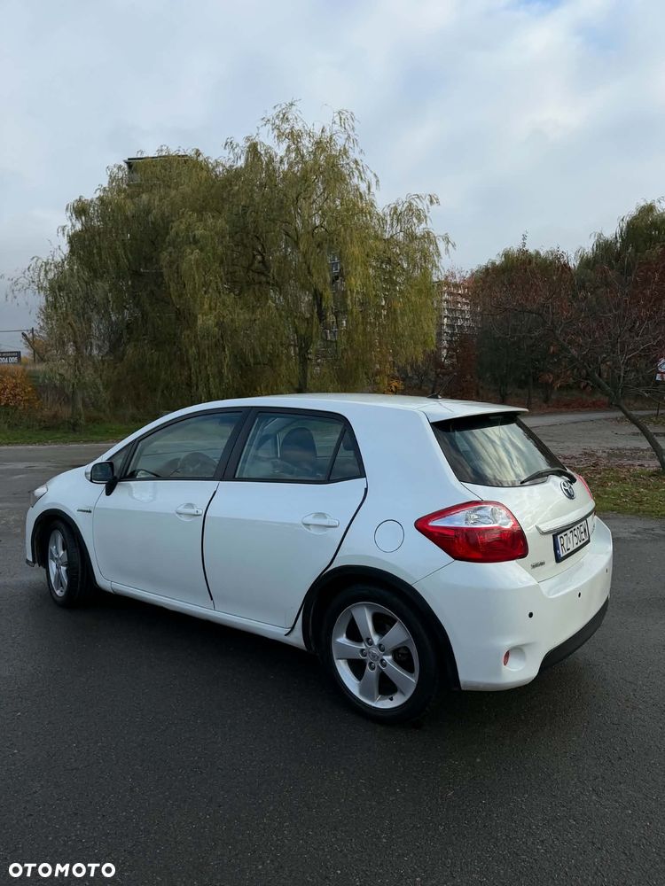 Toyota Auris 2011 photo 3