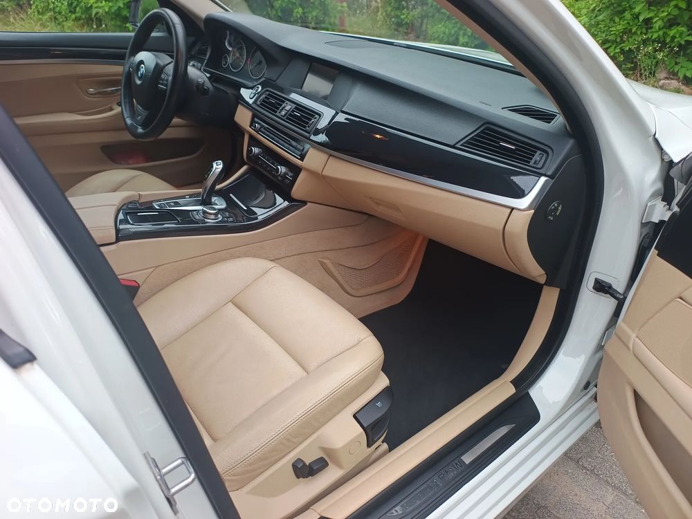 BMW Seria 5 520d xDrive Luxury Line - 2