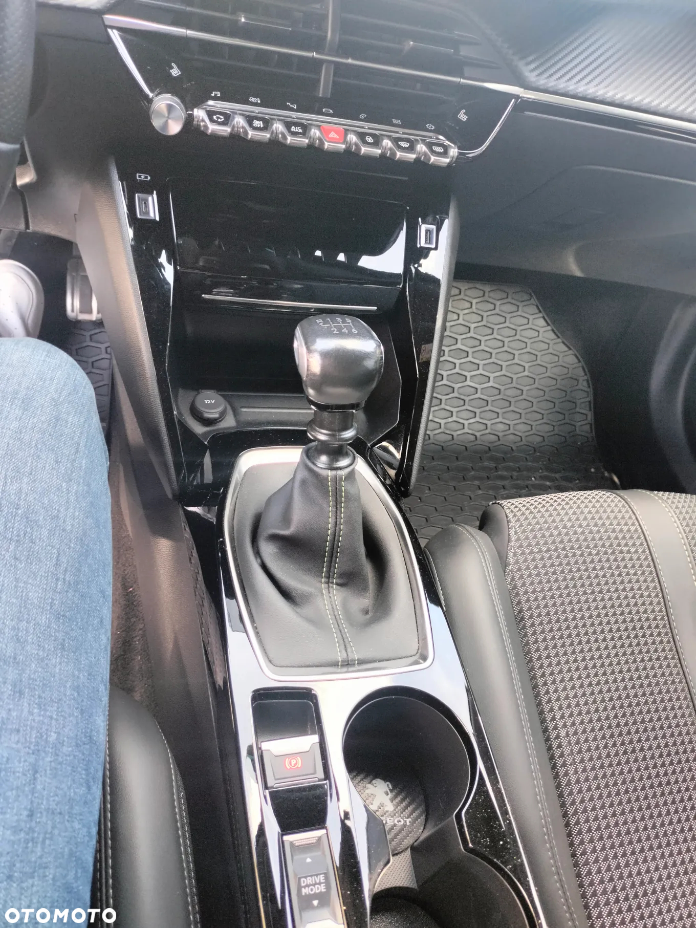 Peugeot 2008 - 6