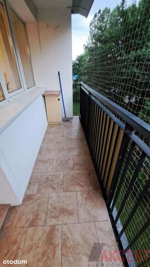 Jelonki mieszkanie dwupokojowe z balkonem.