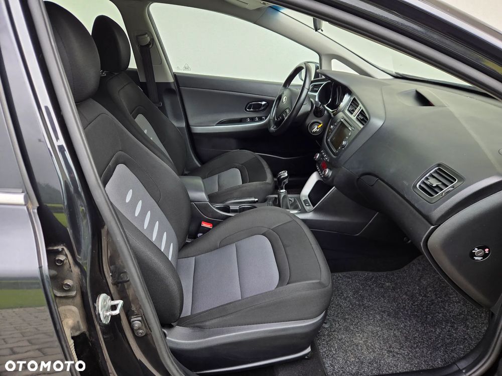 Kia Ceed - 11