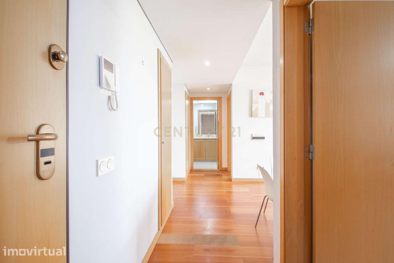 Apartamento T1 com Garagem no Parque Nações - Grande imagem: 3/27