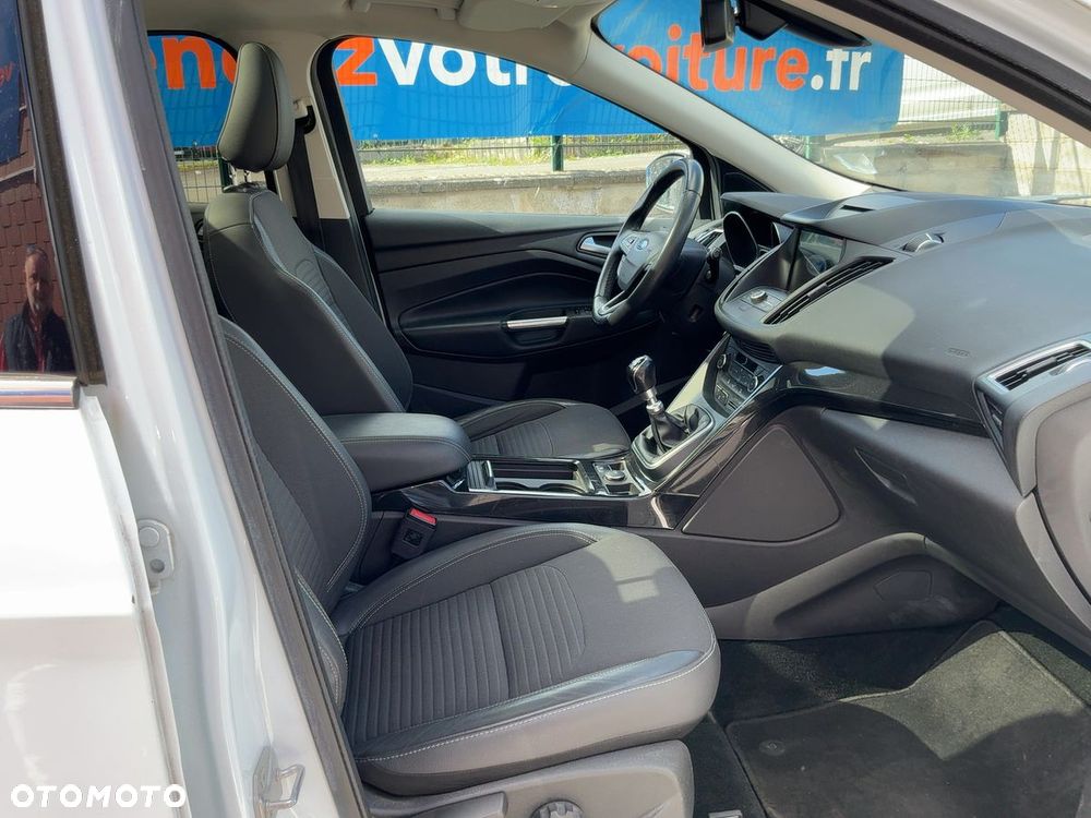 Ford Kuga 1.5 EcoBoost 2x4 Titanium - 9