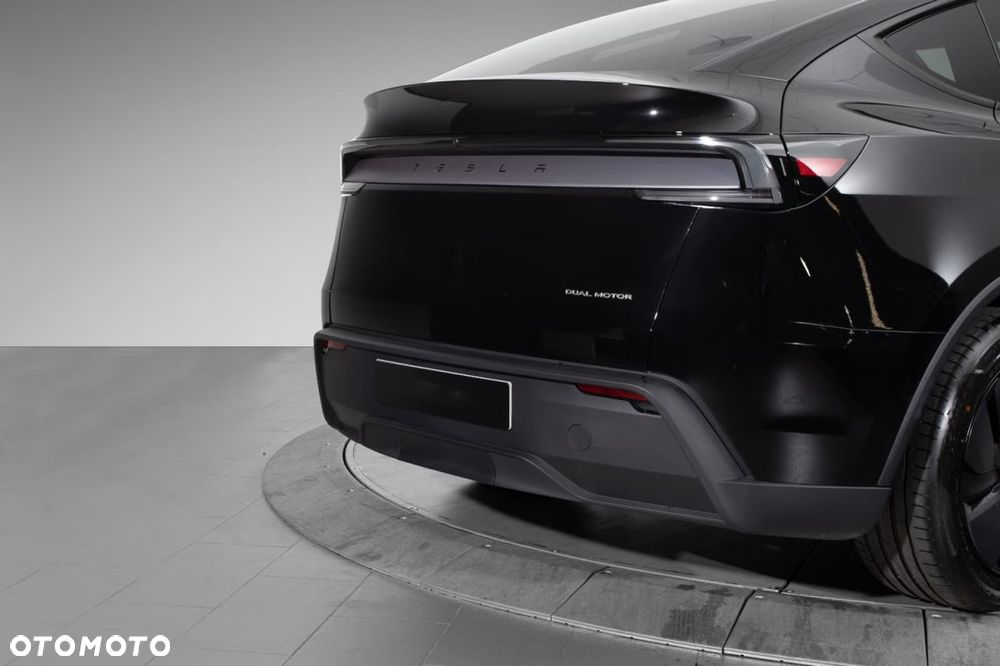 Tesla Model Y Long Range Dual Motor AWD - 3